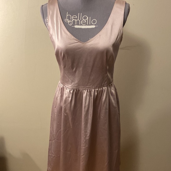 🦋Ellen Tracy Lilac Satin dress, only worn once size 4🦋 - Picture 3 of 8